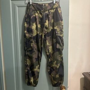 Wild Fable Green Camo Cargo Pants size 4